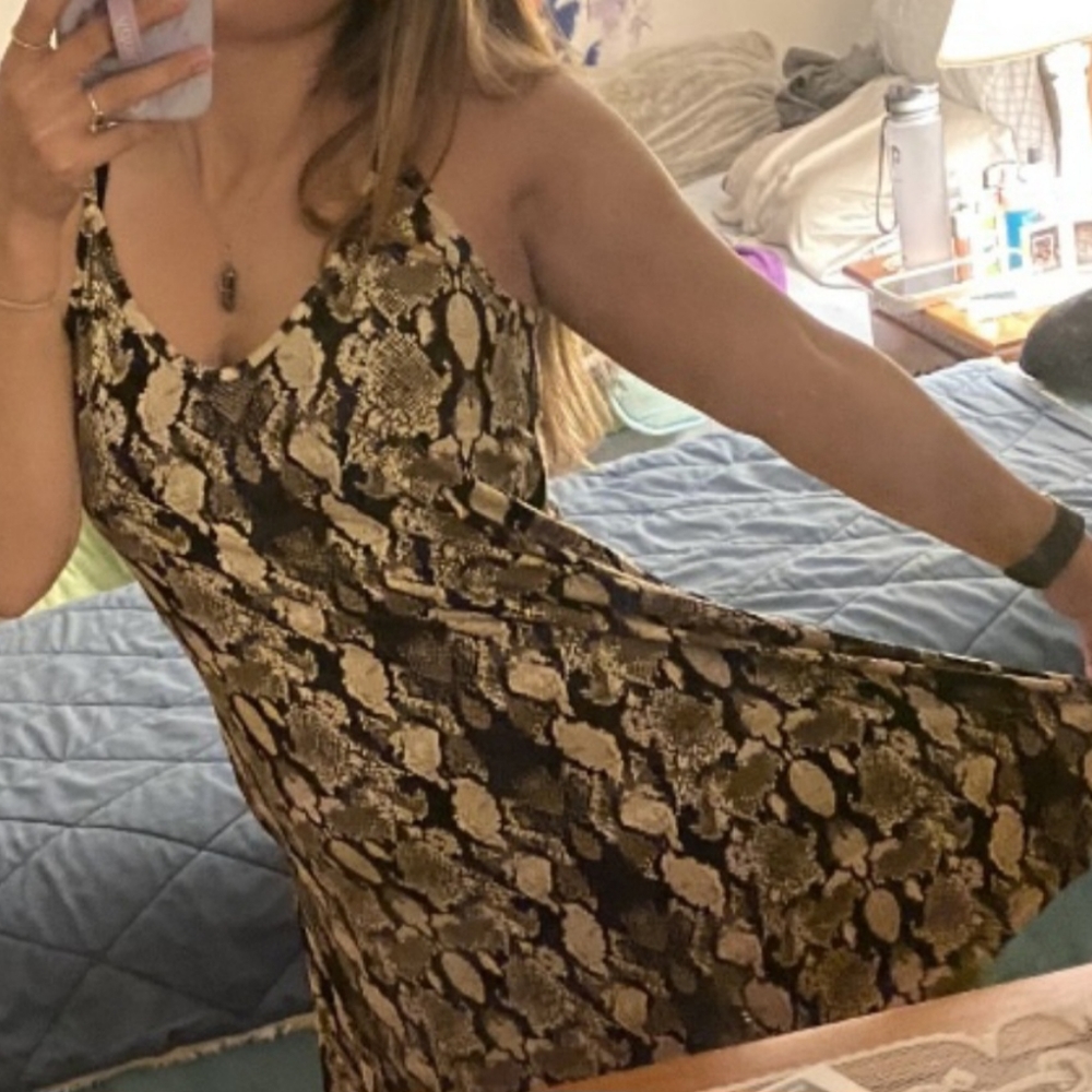 NWOT scoop neck Spaghetti strap fit and Flare snake print sundress with pockets!